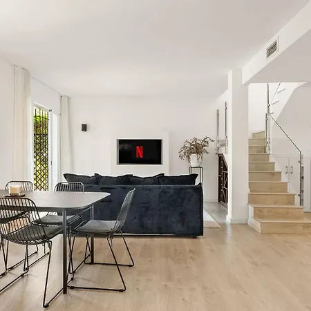 Cozy Townhouse With Rooftop Terrace And Pool Semesterbostad *