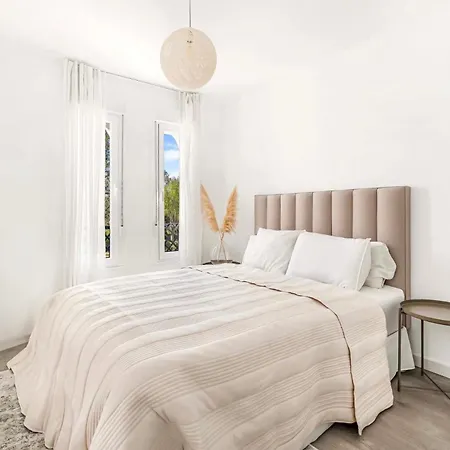 Semesterbostad Cozy Townhouse With Rooftop Terrace And Pool *