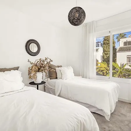 Cozy Townhouse With Rooftop Terrace And Pool Semesterbostad *