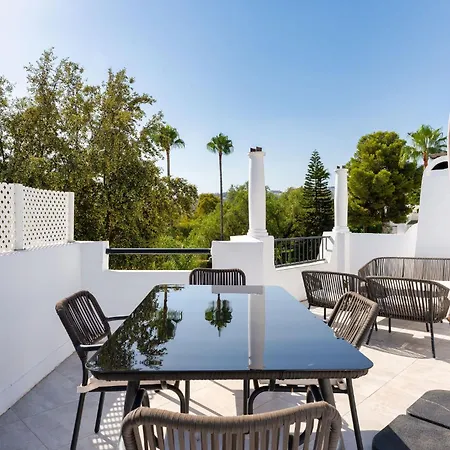 Сasa de vacaciones Cozy Townhouse With Rooftop Terrace And Pool Marbella