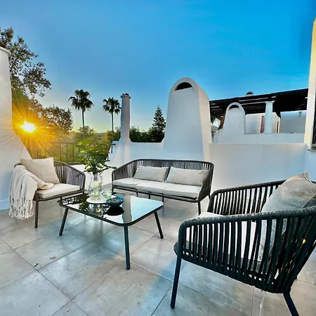 Cozy Townhouse With Rooftop Terrace And Pool * マルベーリャ